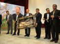گزارش تصویری از اهداء جوایز  در همایش تجلیل از پرفسور علی اکبر جلالی چهره ماندگار شهرستان شاهرود 